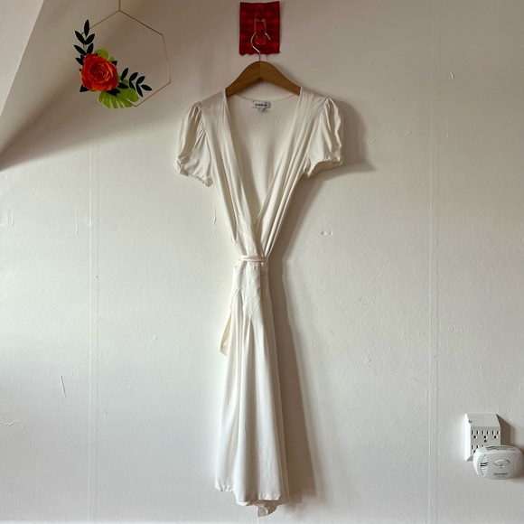 EUC VTG 90s BEBE S white wrap Marilyn Monroe satin cotton stretch sunshine seams - Picture 2 of 16